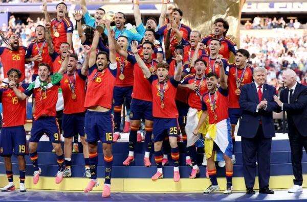Trump dan Presiden FIFA Disoraki Penonton saat Spanyol Angkat Trofi Piala Dunia 2026 Trump dan Presiden FIFA Disoraki Penonton saat Spanyol Angkat Trofi Piala Dunia 2026