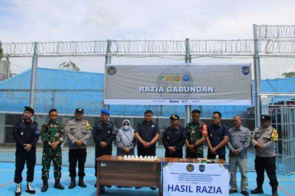 Razia Gabungan di Rutan Sipirok, Petugas Temukan Sejumlah Barang Terlarang Razia Gabungan di Rutan Sipirok, Petugas Temukan Sejumlah Barang Terlarang