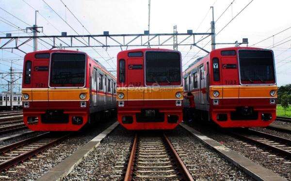Kebakaran di Kampung Bandan, KRL Tanjung Priok-Jakarta Kota Terlambat Kebakaran di Kampung Bandan, KRL Tanjung Priok-Jakarta Kota Terlambat