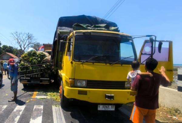 Kecelakaan Beruntun 3 Kendaraan di Sampang, 3 Orang Luka Berat Kecelakaan Beruntun 3 Kendaraan di Sampang, 3 Orang Luka Berat