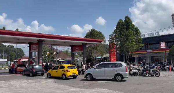 Hari Kedua Ganjil-Genap, Antrean SPBU di Bali Berkurang Hari Kedua Ganjil-Genap, Antrean SPBU di Bali Berkurang