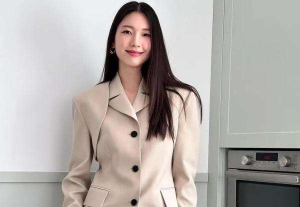 Profil dan Potret Cantik Artis Kim Jin Kyung, Istri Kiper Timnas Korsel yang Dibully KNetz Profil dan Potret Cantik Artis Kim Jin Kyung, Istri Kiper Timnas Korsel yang Dibully KNetz