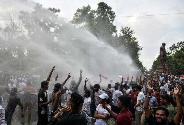 Protes 'Kecoa' di India Meluas, Ribuan Mahasiswa Turun ke Jalan Tuntut Reformasi Pemerintah Protes 'Kecoa' di India Meluas, Ribuan Mahasiswa Turun ke Jalan Tuntut Reformasi Pemerintah