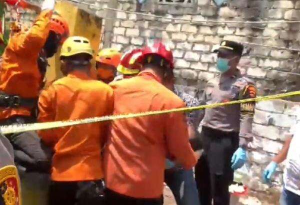 Tuban Geger! Pria Ditemukan Tewas Dalam Sumur Belakang Rumah, Leher Terikat Tali Tuban Geger! Pria Ditemukan Tewas Dalam Sumur Belakang Rumah, Leher Terikat Tali
