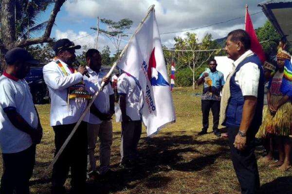 Bidik Penguatan Basis Distrik, Wakil Bupati Yan Kiraklak Resmi Pimpin DPD Partai Perindo Yalimo Bidik Penguatan Basis Distrik, Wakil Bupati Yan Kiraklak Resmi Pimpin DPD Partai Perindo Yalimo