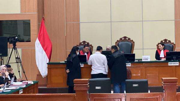 Momen Tim Hukum Dokter Tifa Cecar Saksi JPU: Ini Lebih Mudah dari Pertanyaan Malaikat Momen Tim Hukum Dokter Tifa Cecar Saksi JPU: Ini Lebih Mudah dari Pertanyaan Malaikat