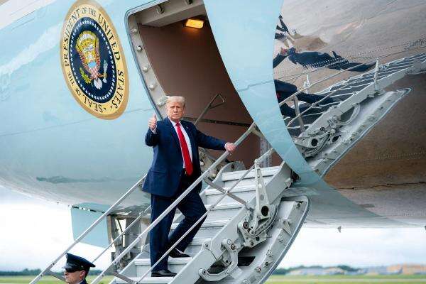 Diancam Dihabisi Iran, Trump Ngumpet di Truk Katering Bandara saat Kabur dari Turki Diancam Dihabisi Iran, Trump Ngumpet di Truk Katering Bandara saat Kabur dari Turki