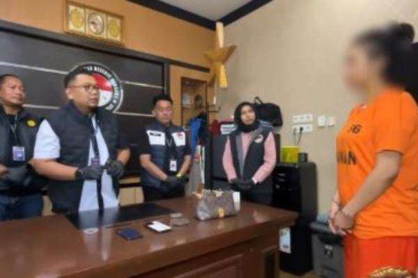 DJ Perempuan Ternama di Medan Ditangkap Polisi, Diduga Jual Vape Narkoba DJ Perempuan Ternama di Medan Ditangkap Polisi, Diduga Jual Vape Narkoba