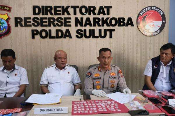 Polda Sulut Bongkar 3 Kasus Narkoba, 4 Tersangka Ditangkap Polda Sulut Bongkar 3 Kasus Narkoba, 4 Tersangka Ditangkap