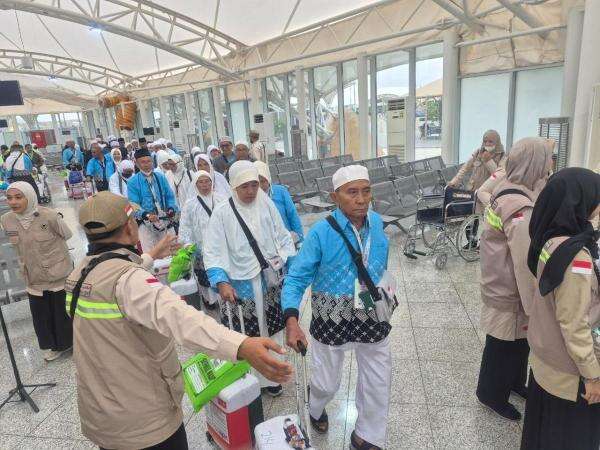 Kemenhaj Pastikan Jamaah KJT-04 Diberangkatkan Aman usai Saudia Airlines Mengalami Kendala Teknis Kemenhaj Pastikan Jamaah KJT-04 Diberangkatkan Aman usai Saudia Airlines Mengalami Kendala Teknis