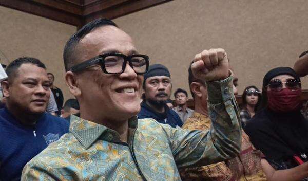 Eks Wamenaker Noel juga Didakwa Terima Gratifikasi Uang Rp3,3 Miliar dan Motor Ducati Eks Wamenaker Noel juga Didakwa Terima Gratifikasi Uang Rp3,3 Miliar dan Motor Ducati