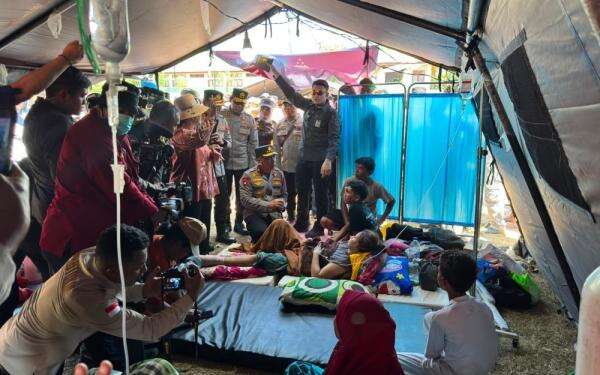 Kapolri Tinjau Posko Pengungsian Gempa NTT, Pastikan Optimalisasi Penanganan Bencana Kapolri Tinjau Posko Pengungsian Gempa NTT, Pastikan Optimalisasi Penanganan Bencana