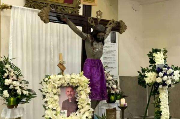 Pastor Tewas Tertimpa Salib saat Pimpin Misa, Disiarkan Langsung di Media Sosial Pastor Tewas Tertimpa Salib saat Pimpin Misa, Disiarkan Langsung di Media Sosial