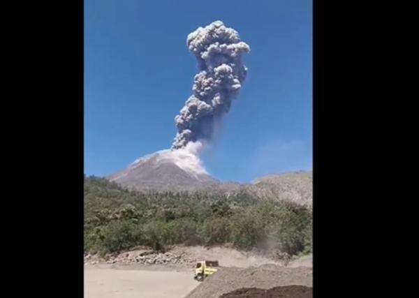 Gunung Lewotobi Laki-Laki Erupsi, Semburkan Abu 1.500 Meter Disertai Gemuruh Gunung Lewotobi Laki-Laki Erupsi, Semburkan Abu 1.500 Meter Disertai Gemuruh