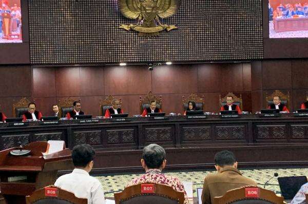 Gugatan Ijazah Gibran Diputuskan MK Malam Ini, Ubedilah Badrun Prediksi Dissenting Opinion Gugatan Ijazah Gibran Diputuskan MK Malam Ini, Ubedilah Badrun Prediksi Dissenting Opinion