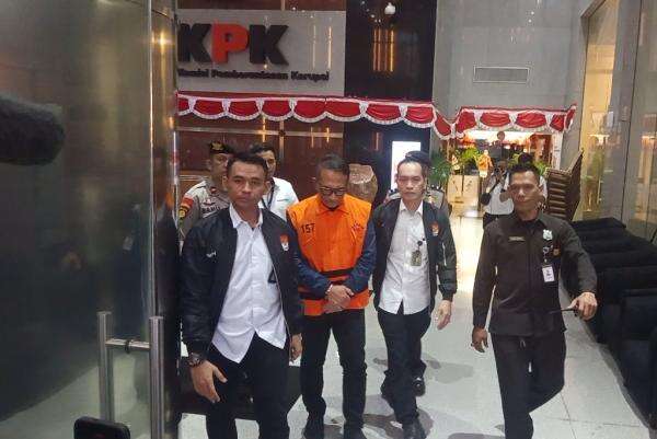 Breaking News: KPK Tahan Kepala Kantor Bea Cukai Kediri Gatot Heroe Breaking News: KPK Tahan Kepala Kantor Bea Cukai Kediri Gatot Heroe