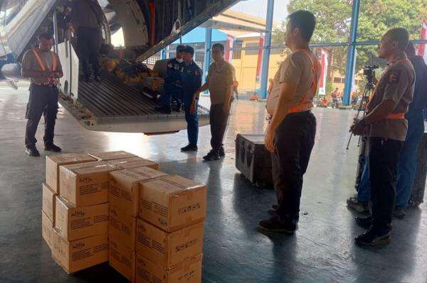 Polri Kirim Bantuan Korban Gempa NTT, Tenda-Makanan Diterbangkan dari Pondok Cabe Polri Kirim Bantuan Korban Gempa NTT, Tenda-Makanan Diterbangkan dari Pondok Cabe