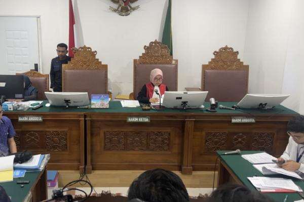 Sidang Praperadilan, Eks Wamen Imipas Silmy Karim Minta Hakim Gugurkan Status Tersangka Sidang Praperadilan, Eks Wamen Imipas Silmy Karim Minta Hakim Gugurkan Status Tersangka