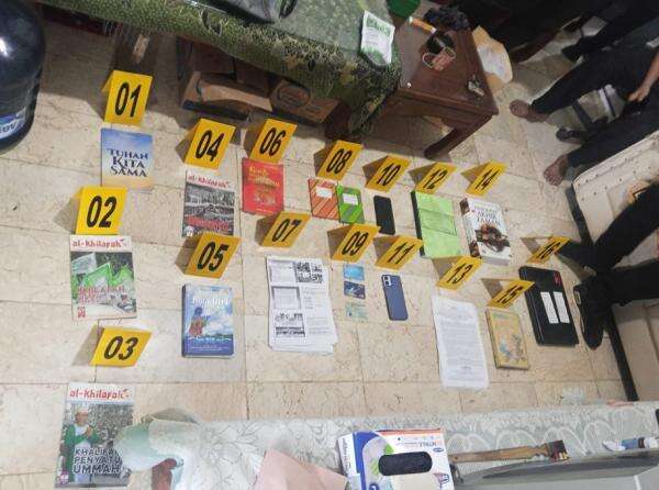 Densus 88 Tangkap Terduga Teroris di Ciamis, Aktif Sebarkan Materi Radikalisme Densus 88 Tangkap Terduga Teroris di Ciamis, Aktif Sebarkan Materi Radikalisme