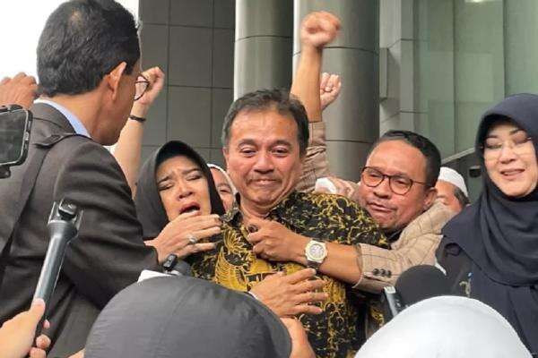 Eksepsi Dokter Tifa Diterima PN Jaktim, Roy Suryo: Harusnya Berlaku Juga Buat Kasus Saya Eksepsi Dokter Tifa Diterima PN Jaktim, Roy Suryo: Harusnya Berlaku Juga Buat Kasus Saya