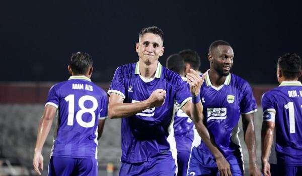 Luka Menalo Siap Bersaing di Persib, Tak Takut Pemain Timnas Indonesia Luka Menalo Siap Bersaing di Persib, Tak Takut Pemain Timnas Indonesia