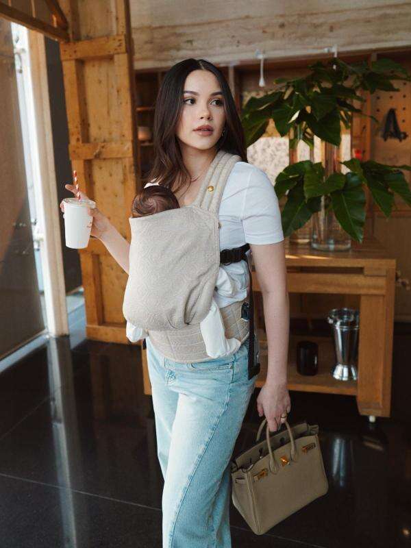 Alyssa Daguise Hangout Bareng Baby Soso, Tenteng Tas Rp522 Juta Alyssa Daguise Hangout Bareng Baby Soso, Tenteng Tas Rp522 Juta