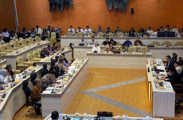 DPR-Pemerintah Mulai Revisi UU LLAJ: Atur ODOL, Ojol, Taksol, hingga Pungut Pajak Aplikator DPR-Pemerintah Mulai Revisi UU LLAJ: Atur ODOL, Ojol, Taksol, hingga Pungut Pajak Aplikator