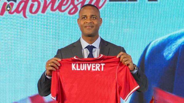 Tiba di Indonesia, Patrick Kluivert Beri Bocoran Formasi yang Akan Diterapkan Skuad Garuda Tiba di Indonesia, Patrick Kluivert Beri Bocoran Formasi yang Akan Diterapkan Skuad Garuda