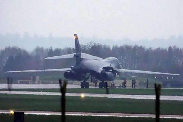 Trump Akui Tarik Seluruh Bomber B-1 AS dari Pangkalan Inggris karena Ada Ancaman Iran Trump Akui Tarik Seluruh Bomber B-1 AS dari Pangkalan Inggris karena Ada Ancaman Iran