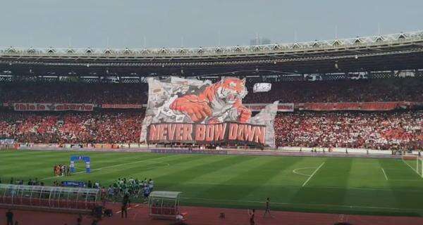 Kemegahan Tifo The Jakmania Hiasi Kembalinya Duel Persija Jakarta vs Persib Bandung di SUGBK Kemegahan Tifo The Jakmania Hiasi Kembalinya Duel Persija Jakarta vs Persib Bandung di SUGBK