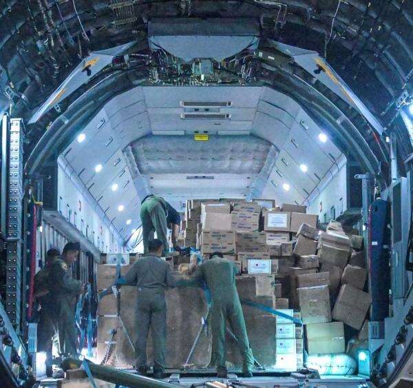 Enam Pesawat TNI AU Angkut 31 Bantuan Logistik ke NTT dan Kalimantan Enam Pesawat TNI AU Angkut 31 Bantuan Logistik ke NTT dan Kalimantan