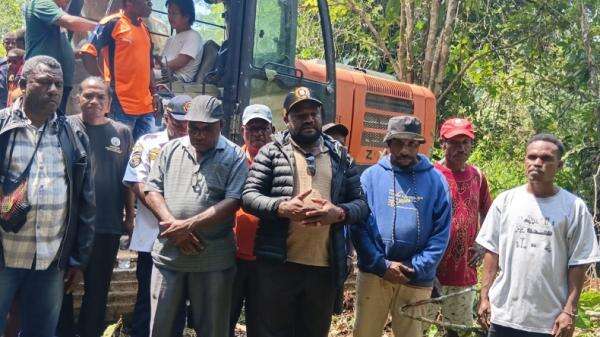 Anggota DPRD Papua Barat Daya Willem Assem Dorong Pembangunan Lapangan Terbang di Maybrat Anggota DPRD Papua Barat Daya Willem Assem Dorong Pembangunan Lapangan Terbang di Maybrat