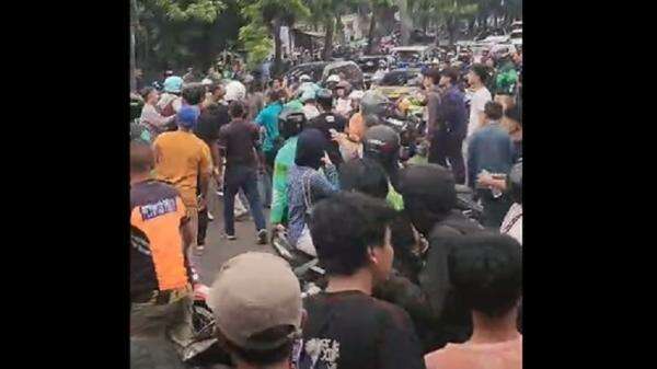 Cegat Pengendara di Bogor, Sejumlah Mata Elang Dikeroyok Warga Cegat Pengendara di Bogor, Sejumlah Mata Elang Dikeroyok Warga