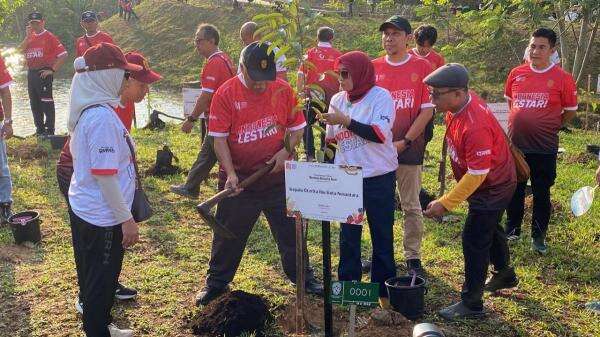 1.708 Pohon Ditanam di Embung Sanggai Demi Hijaukan IKN, Sekaligus Pecahkan Rekor MURI 1.708 Pohon Ditanam di Embung Sanggai Demi Hijaukan IKN, Sekaligus Pecahkan Rekor MURI