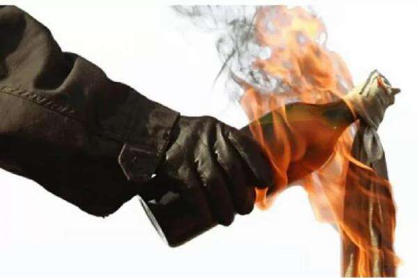 Gegara Tak Dijemput, Nenek di Depok Siram Minyak Tanah dan Bakar Cucunya Gegara Tak Dijemput, Nenek di Depok Siram Minyak Tanah dan Bakar Cucunya