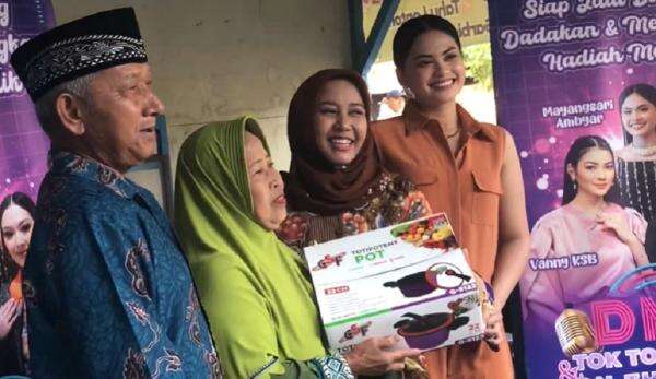 Program DMD Tok Tok Rezeki MNCTV Sasar Mojokerto, Bagikan Hadiah Uang Tunai ke Warga Program DMD Tok Tok Rezeki MNCTV Sasar Mojokerto, Bagikan Hadiah Uang Tunai ke Warga