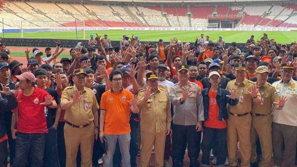 Jelang Laga Persija vs Persib di GBK: 17.800 Personel Gabungan Dikerahkan, Polisi Lakukan Penyekatan Jelang Laga Persija vs Persib di GBK: 17.800 Personel Gabungan Dikerahkan, Polisi Lakukan Penyekatan