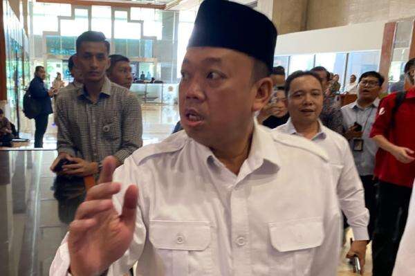 Nusron Enggan Jelaskan Alasan Mundur dari Pengurus Golkar: Mohon Maaf Saya Punya Privasi Nusron Enggan Jelaskan Alasan Mundur dari Pengurus Golkar: Mohon Maaf Saya Punya Privasi