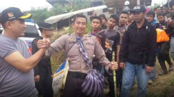 Profil dan Rekam Jejak Adex Yudiswan, Wakapolda Metro yang Tak Makan 2 Hari Cari Pesawat Jatuh di Hutan Latimojong Profil dan Rekam Jejak Adex Yudiswan, Wakapolda Metro yang Tak Makan 2 Hari Cari Pesawat Jatuh di Hutan Latimojong