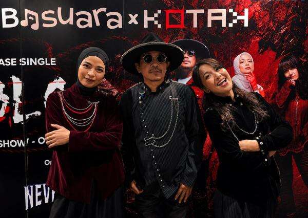 Konser Kotak di Kota Tua Dihentikan Imbas Gas Misterius, Sejumlah Penonton Pingsan Konser Kotak di Kota Tua Dihentikan Imbas Gas Misterius, Sejumlah Penonton Pingsan