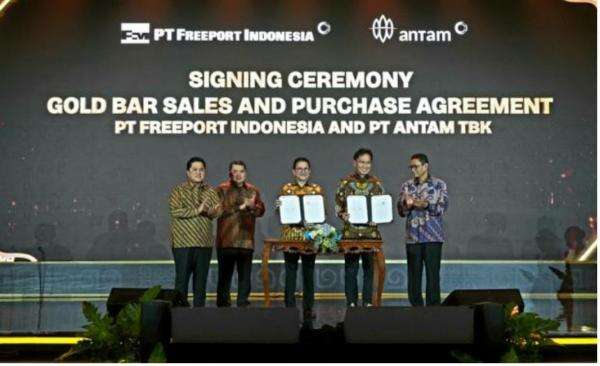 Teken Kerja Sama, Freeport Indonesia Pasok 30 Ton Emas ke ANTAM untuk Produk Logam Mulia Teken Kerja Sama, Freeport Indonesia Pasok 30 Ton Emas ke ANTAM untuk Produk Logam Mulia
