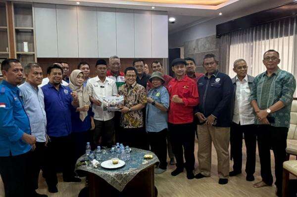 18 Serikat Buruh Temui Cak Imin, Bahas Pembaruan Regulasi Ketenagakerjaan 18 Serikat Buruh Temui Cak Imin, Bahas Pembaruan Regulasi Ketenagakerjaan
