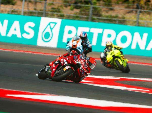 Marc Marquez Akhirnya Hapus Kutukan Tidak Pernah Finish di Balapan Utama Mandalika Marc Marquez Akhirnya Hapus Kutukan Tidak Pernah Finish di Balapan Utama Mandalika