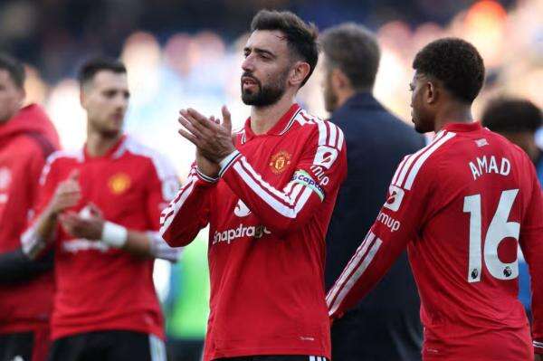 MU Larang Pemain Bicara ke Media usai Kritik Lisandro Martinez, Bruno Fernandes Buka Suara! MU Larang Pemain Bicara ke Media usai Kritik Lisandro Martinez, Bruno Fernandes Buka Suara!