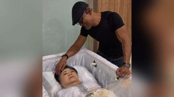 Kenangan Terakhir Deddy Corbuzier sebelum Ibunda Meninggal, Masih Tertawa Bersama Kenangan Terakhir Deddy Corbuzier sebelum Ibunda Meninggal, Masih Tertawa Bersama