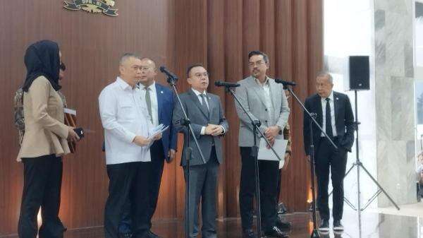 DPR dan Pemerintah Rampungkan Perpres Ojol, Atur Tarif hingga Barang-Makanan DPR dan Pemerintah Rampungkan Perpres Ojol, Atur Tarif hingga Barang-Makanan