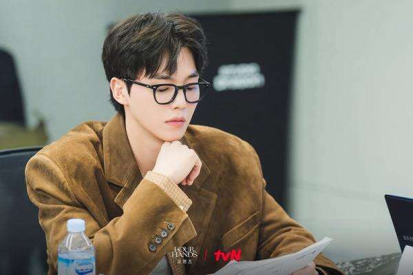 Song Kang Comeback Usai Wamil, Foto Syuting Drama Terbaru Beredar Song Kang Comeback Usai Wamil, Foto Syuting Drama Terbaru Beredar