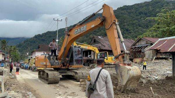 Pembangunan 7 Jembatan Bailey dan Armco di Sumbar-Sumut Terus Dikebut Pembangunan 7 Jembatan Bailey dan Armco di Sumbar-Sumut Terus Dikebut