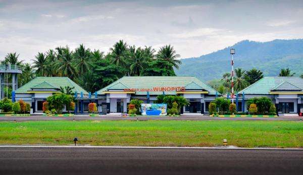 Gunung Ili Lewotolok Erupsi, 2 Bandara di NTT Ditutup Sementara Imbas Abu Vulkanik Gunung Ili Lewotolok Erupsi, 2 Bandara di NTT Ditutup Sementara Imbas Abu Vulkanik