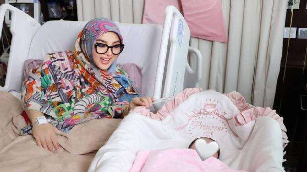 Perjuangan Syahrini Punya Anak, 6 Tahun Menunggu hingga 2 Kali Keguguran Perjuangan Syahrini Punya Anak, 6 Tahun Menunggu hingga 2 Kali Keguguran